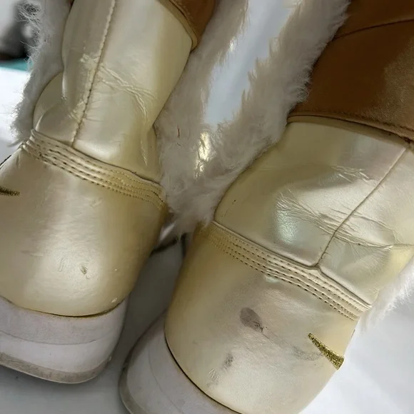 🔥SOLD🔥Nike Womens White/gold Faux Fur Trim Insulated Winter Boot Zip Pom Pom Tie - Picture 10 of 14